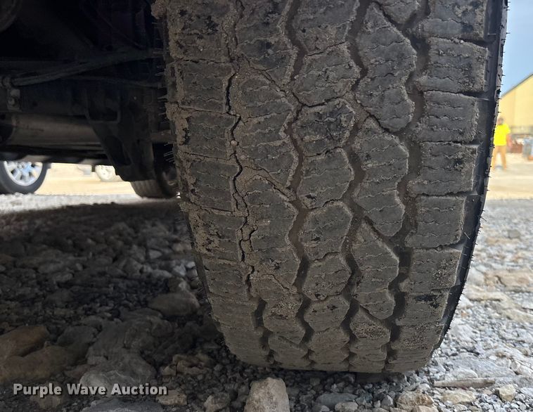 image for item ET4521 2017 GMC Sierra 1500 Crew Cab pickup truck