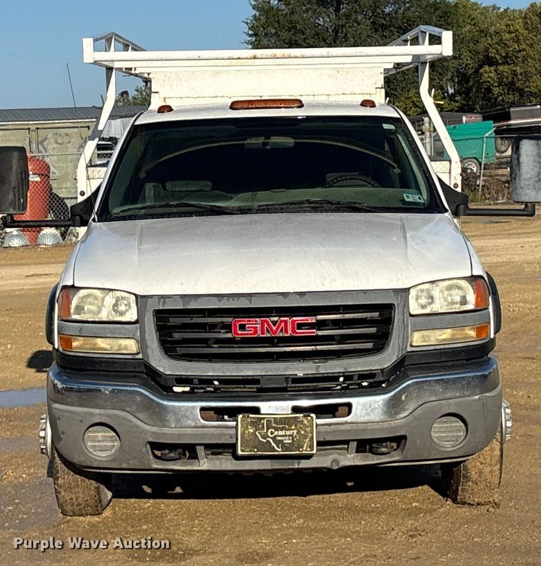 image for item ET4649 2007 GMC Sierra 3500HD utility bed pickup truck