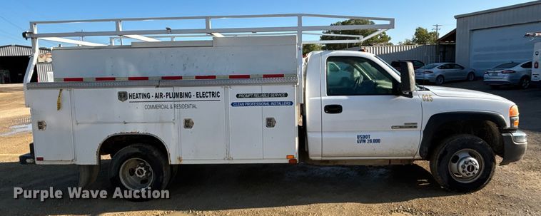 image for item ET4649 2007 GMC Sierra 3500HD utility bed pickup truck