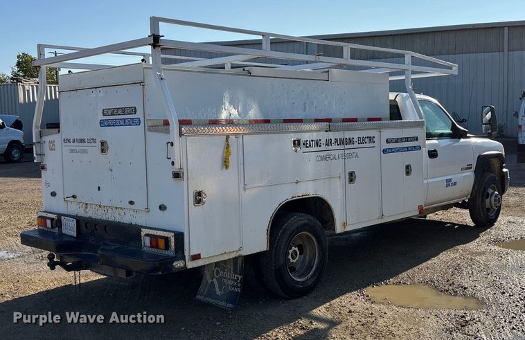 image for item ET4649 2007 GMC Sierra 3500HD utility bed pickup truck