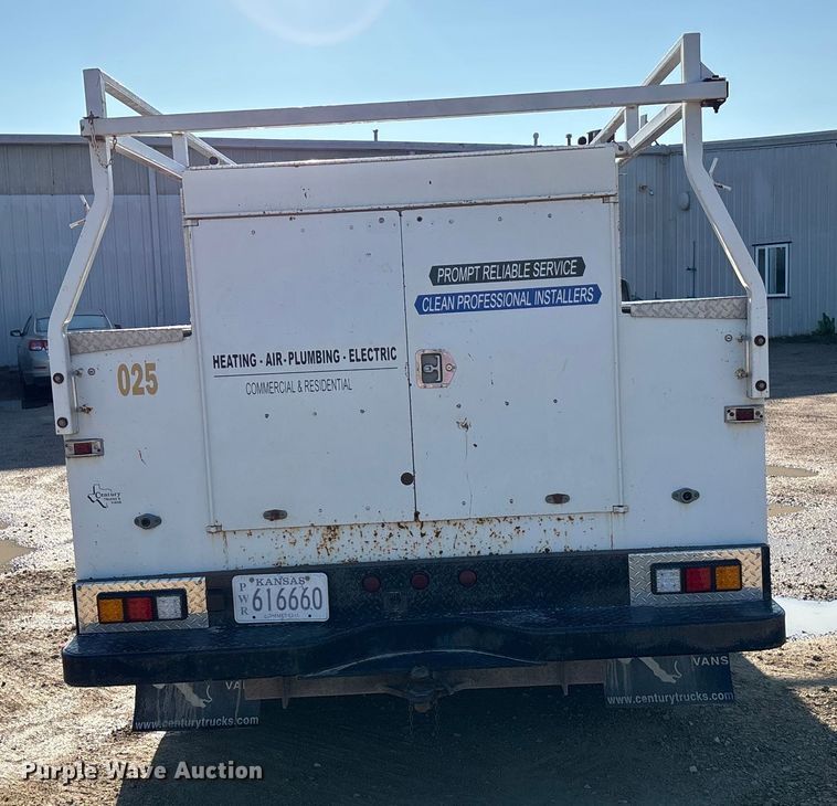 image for item ET4649 2007 GMC Sierra 3500HD utility bed pickup truck