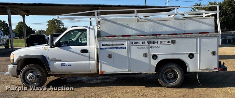 image for item ET4649 2007 GMC Sierra 3500HD utility bed pickup truck