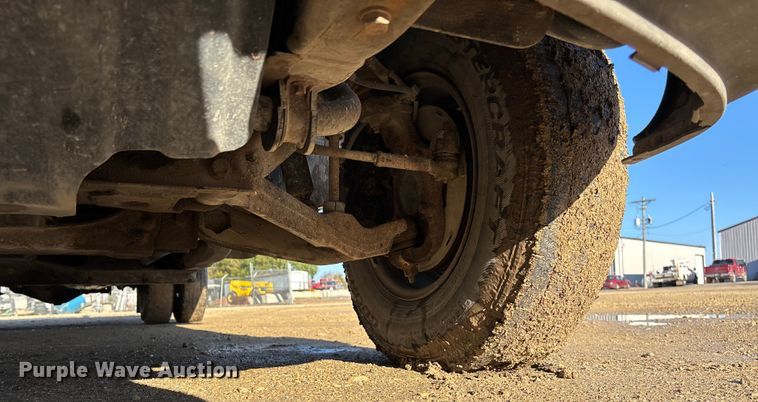 image for item ET4649 2007 GMC Sierra 3500HD utility bed pickup truck