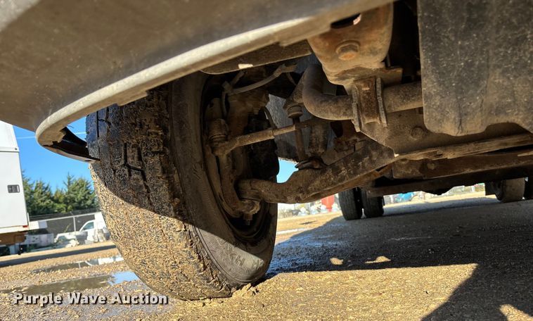 image for item ET4649 2007 GMC Sierra 3500HD utility bed pickup truck