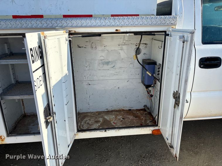 image for item ET4649 2007 GMC Sierra 3500HD utility bed pickup truck