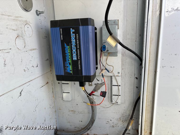 image for item ET4649 2007 GMC Sierra 3500HD utility bed pickup truck