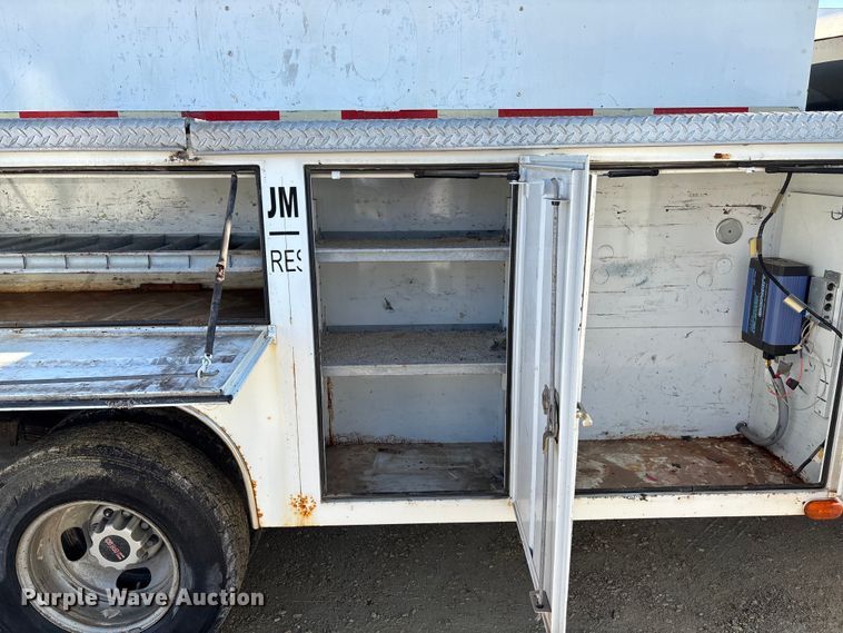 image for item ET4649 2007 GMC Sierra 3500HD utility bed pickup truck