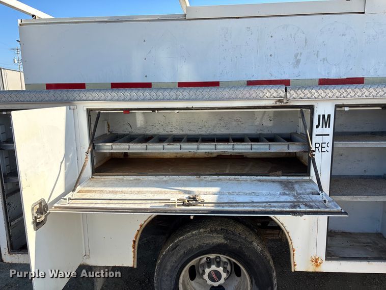 image for item ET4649 2007 GMC Sierra 3500HD utility bed pickup truck