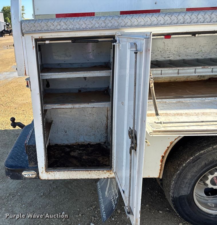 image for item ET4649 2007 GMC Sierra 3500HD utility bed pickup truck