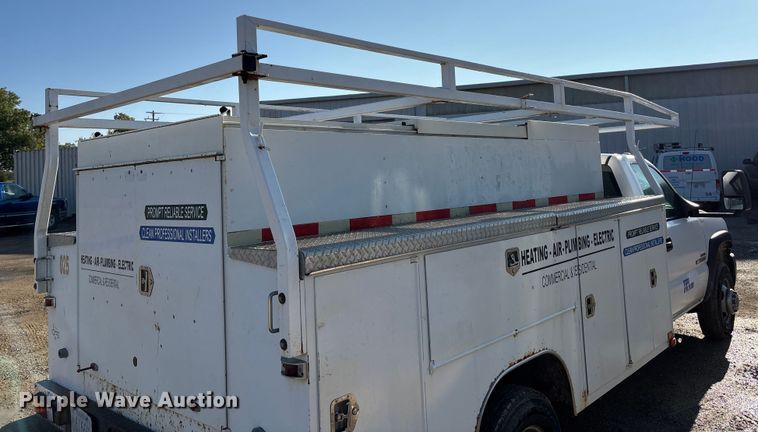 image for item ET4649 2007 GMC Sierra 3500HD utility bed pickup truck