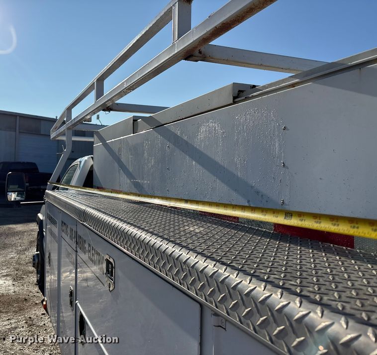 image for item ET4649 2007 GMC Sierra 3500HD utility bed pickup truck