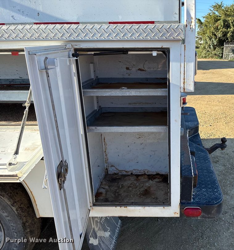 image for item ET4649 2007 GMC Sierra 3500HD utility bed pickup truck