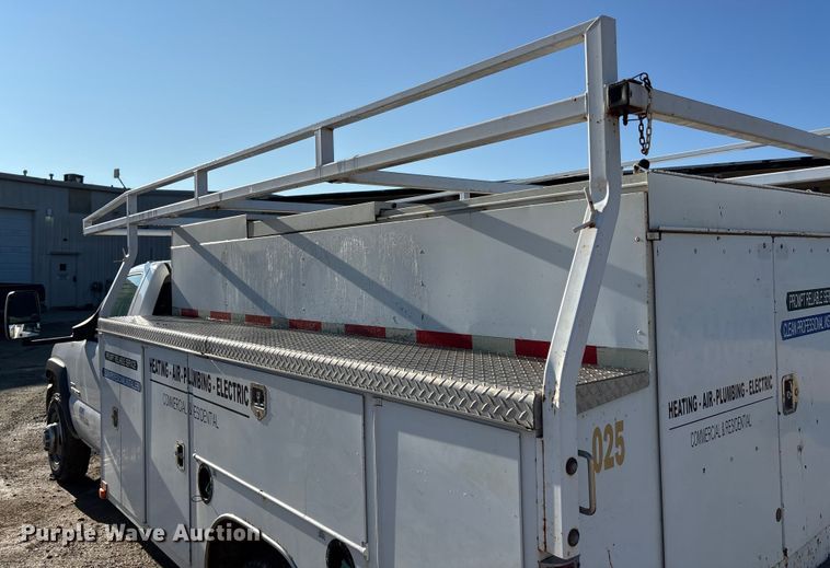 image for item ET4649 2007 GMC Sierra 3500HD utility bed pickup truck