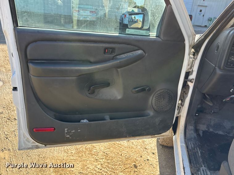 image for item ET4649 2007 GMC Sierra 3500HD utility bed pickup truck