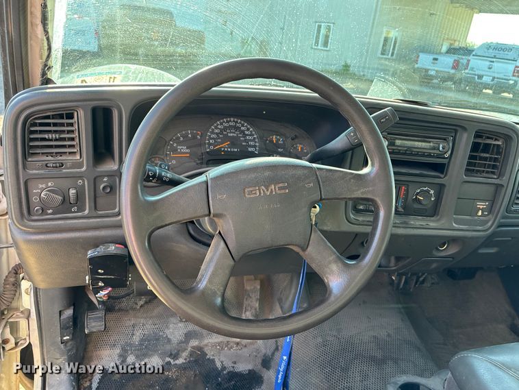 image for item ET4649 2007 GMC Sierra 3500HD utility bed pickup truck