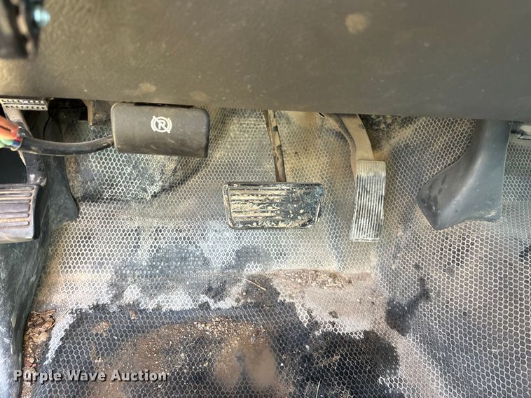 image for item ET4649 2007 GMC Sierra 3500HD utility bed pickup truck