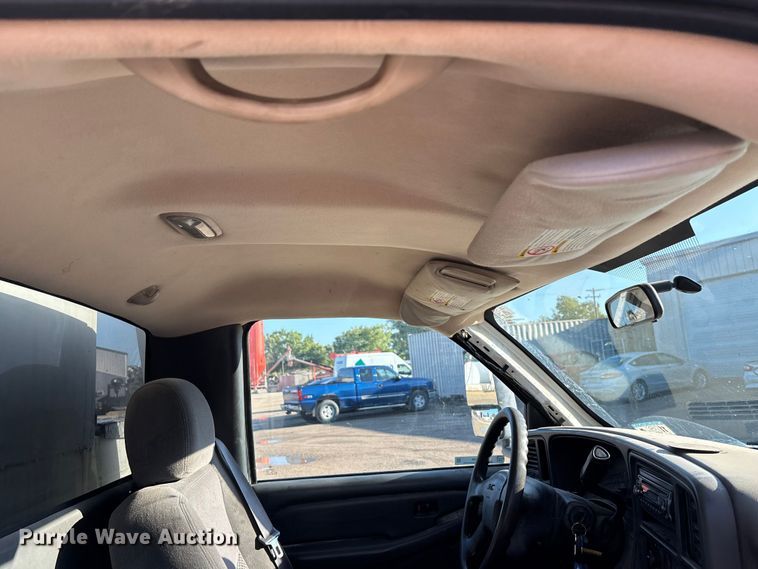 image for item ET4649 2007 GMC Sierra 3500HD utility bed pickup truck