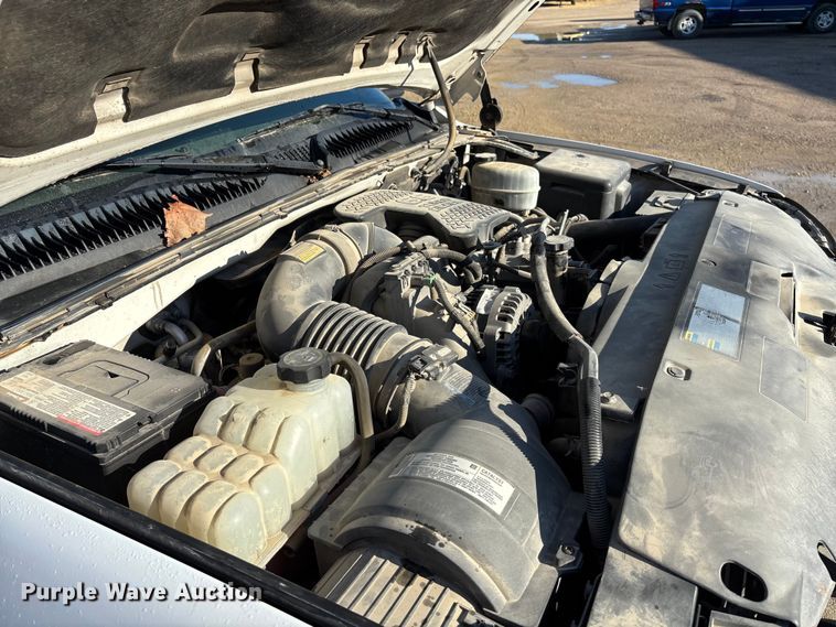 image for item ET4649 2007 GMC Sierra 3500HD utility bed pickup truck