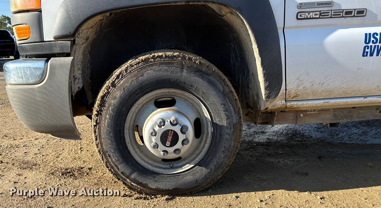 image for item ET4649 2007 GMC Sierra 3500HD utility bed pickup truck