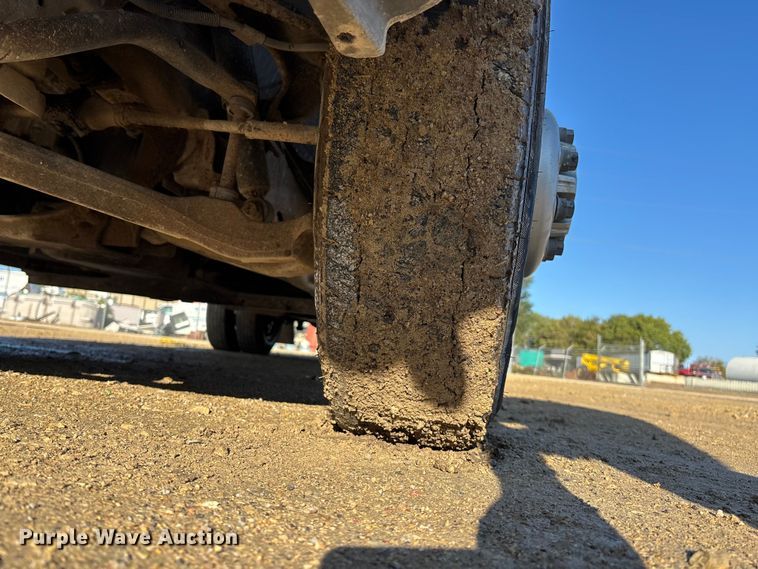 image for item ET4649 2007 GMC Sierra 3500HD utility bed pickup truck