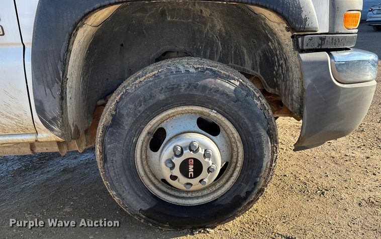 image for item ET4649 2007 GMC Sierra 3500HD utility bed pickup truck