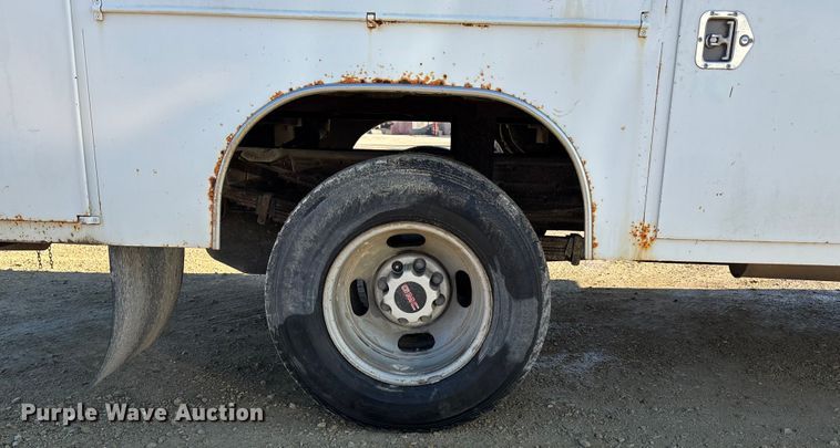 image for item ET4649 2007 GMC Sierra 3500HD utility bed pickup truck