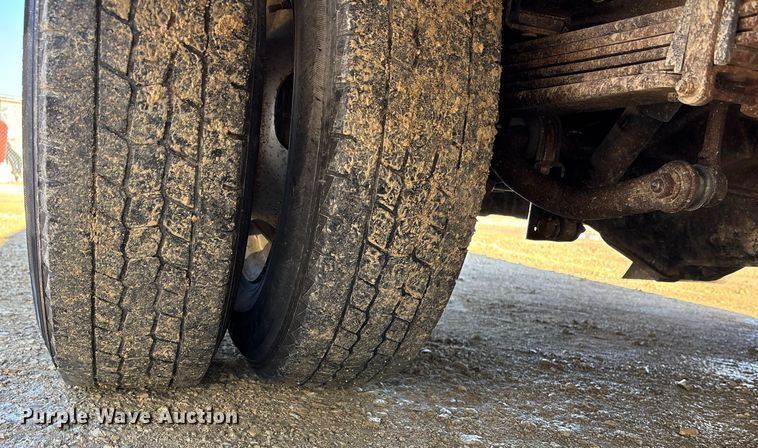 image for item ET4649 2007 GMC Sierra 3500HD utility bed pickup truck