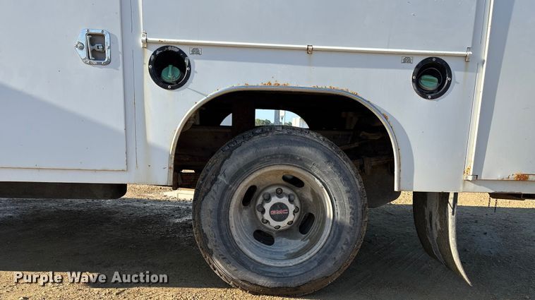 image for item ET4649 2007 GMC Sierra 3500HD utility bed pickup truck