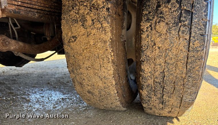 image for item ET4649 2007 GMC Sierra 3500HD utility bed pickup truck