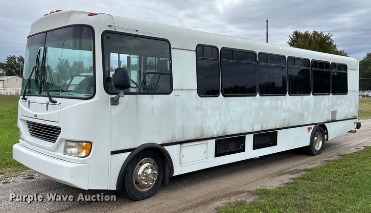 image for item ET4667 2003 Freightliner MB55 Champion  coach bus