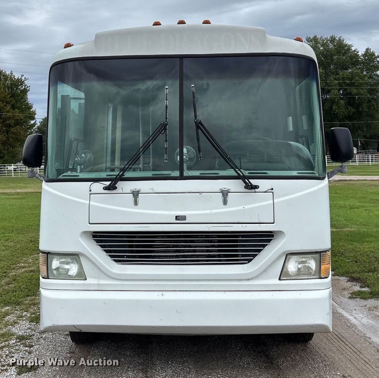 image for item ET4667 2003 Freightliner MB55 Champion  coach bus