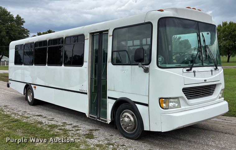 image for item ET4667 2003 Freightliner MB55 Champion  coach bus