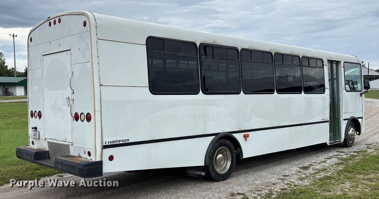 image for item ET4667 2003 Freightliner MB55 Champion  coach bus