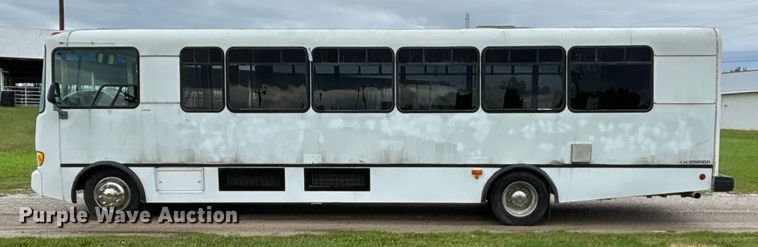 image for item ET4667 2003 Freightliner MB55 Champion  coach bus