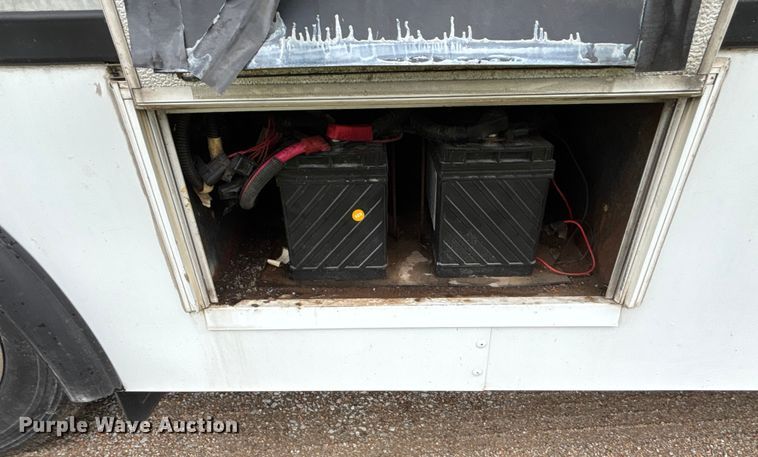 image for item ET4667 2003 Freightliner MB55 Champion  coach bus