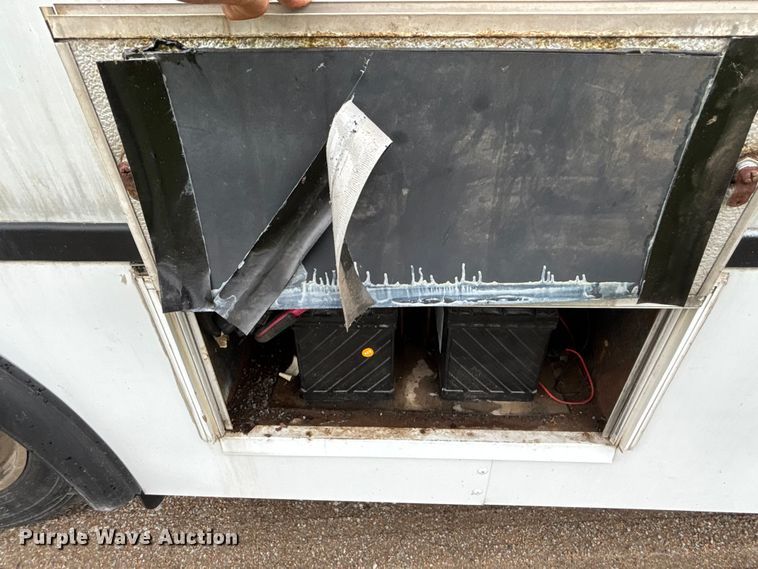 image for item ET4667 2003 Freightliner MB55 Champion  coach bus