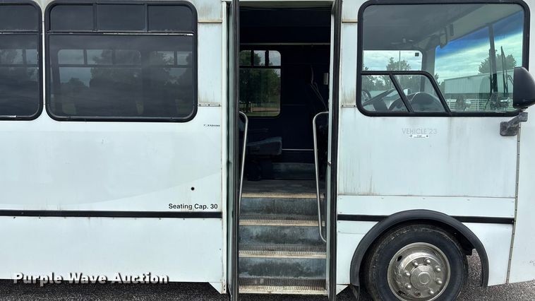 image for item ET4667 2003 Freightliner MB55 Champion  coach bus