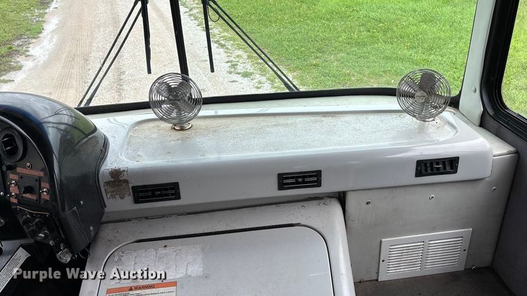 image for item ET4667 2003 Freightliner MB55 Champion  coach bus