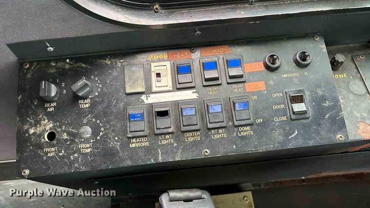 image for item ET4667 2003 Freightliner MB55 Champion  coach bus