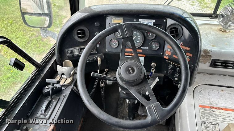 image for item ET4667 2003 Freightliner MB55 Champion  coach bus