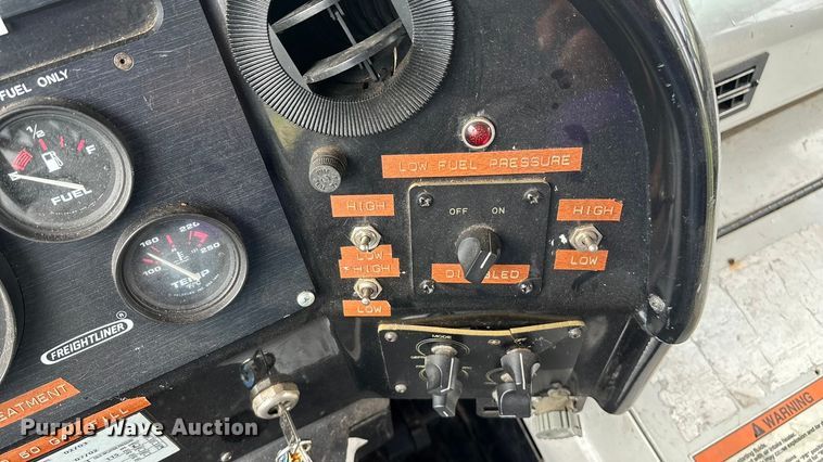 image for item ET4667 2003 Freightliner MB55 Champion  coach bus