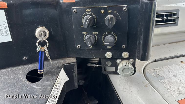 image for item ET4667 2003 Freightliner MB55 Champion  coach bus