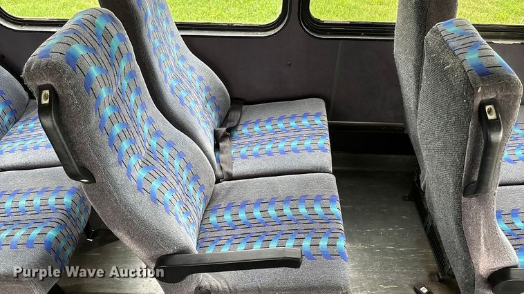 image for item ET4667 2003 Freightliner MB55 Champion  coach bus