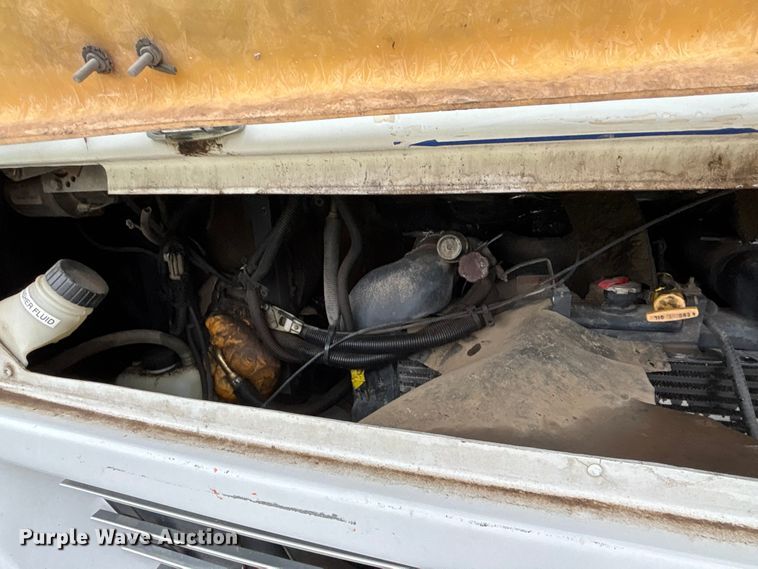 image for item ET4667 2003 Freightliner MB55 Champion  coach bus