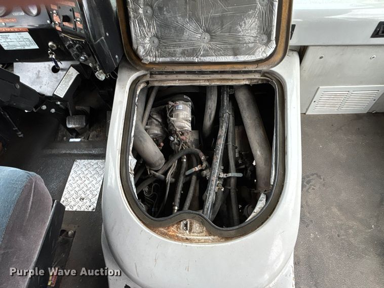 image for item ET4667 2003 Freightliner MB55 Champion  coach bus