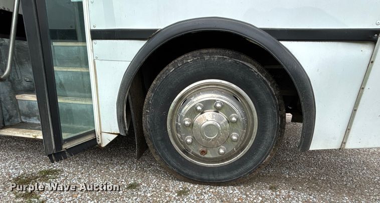 image for item ET4667 2003 Freightliner MB55 Champion  coach bus