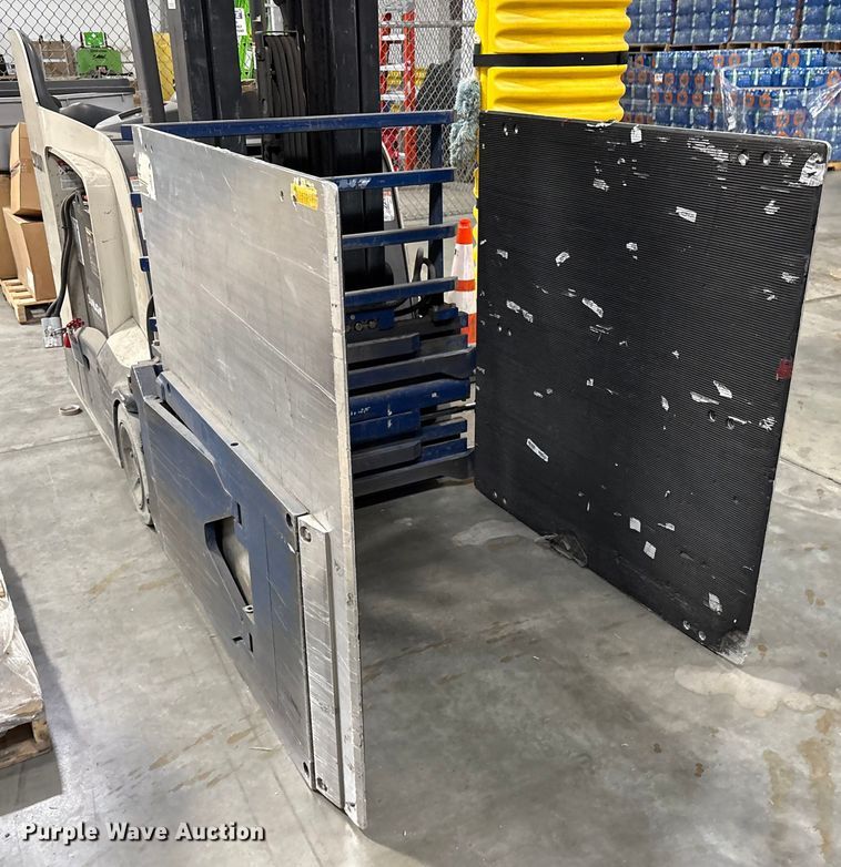 image for item ET7076 2016 Crown RC5530-35 forklift