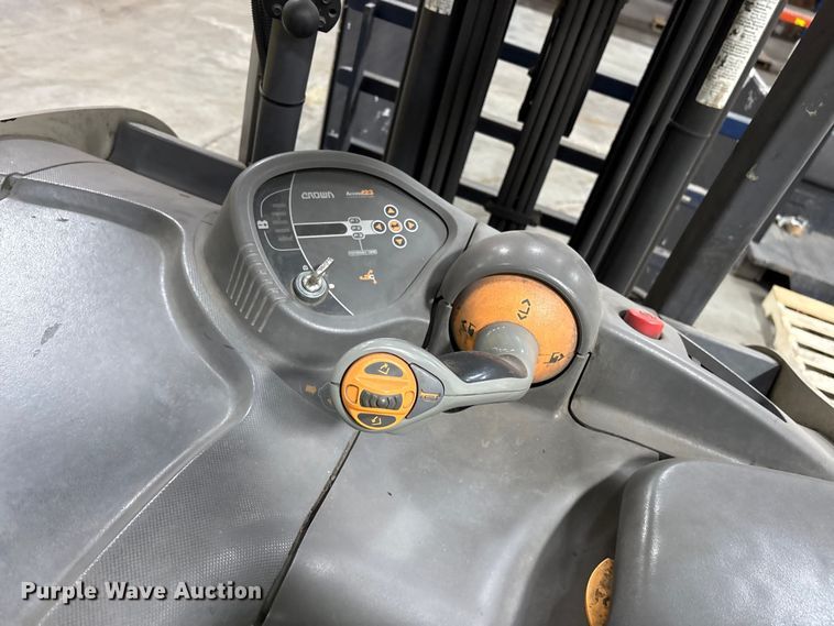 image for item ET7076 2016 Crown RC5530-35 forklift