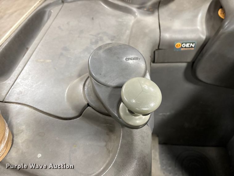 image for item ET7076 2016 Crown RC5530-35 forklift