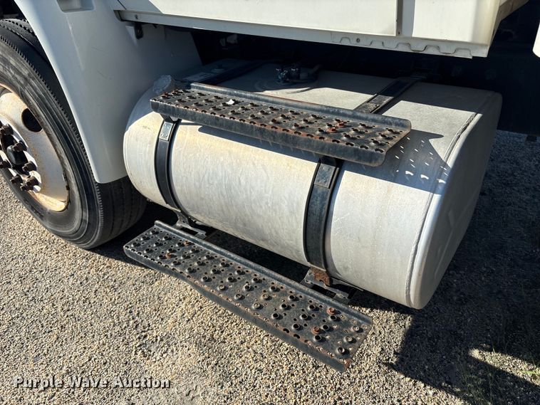 image for item ET8528 2013 International 4300 box truck